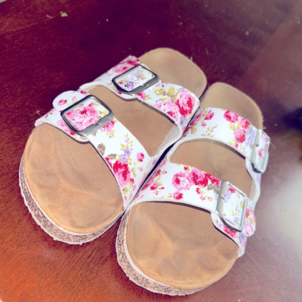 They are dollar general brand size 5/6